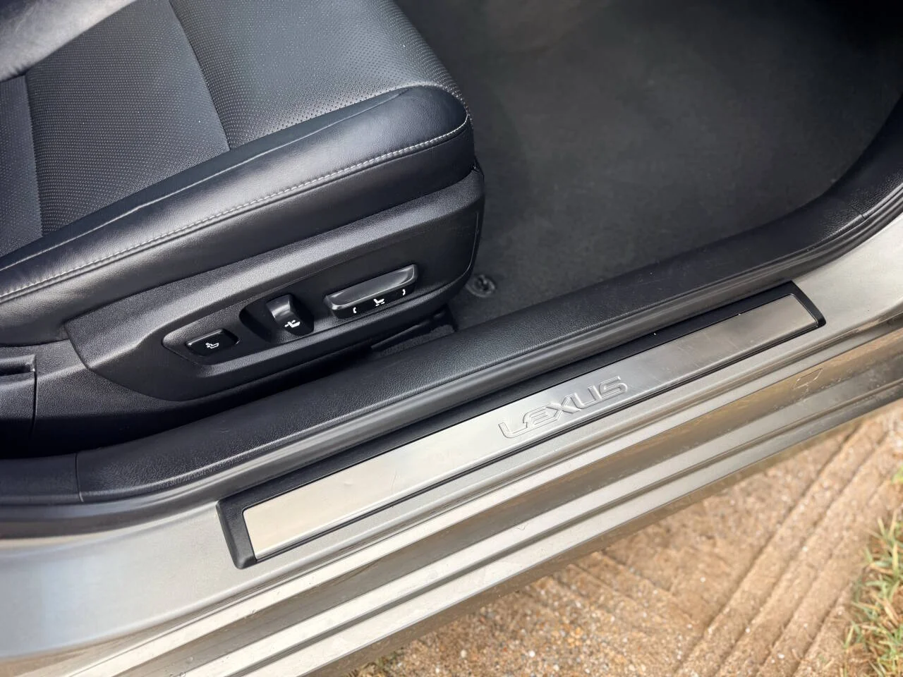 Used 2017 Silver Lexus Base 4dr Sedan image 28