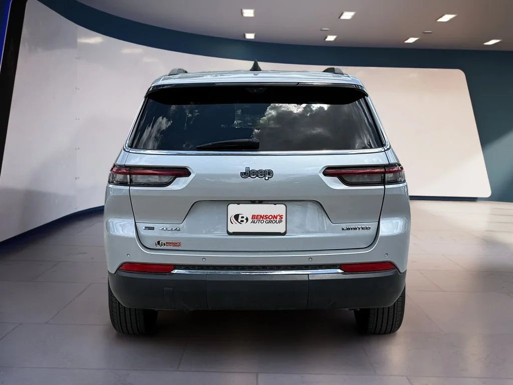 Used 2022 Silver Jeep Limited image 4