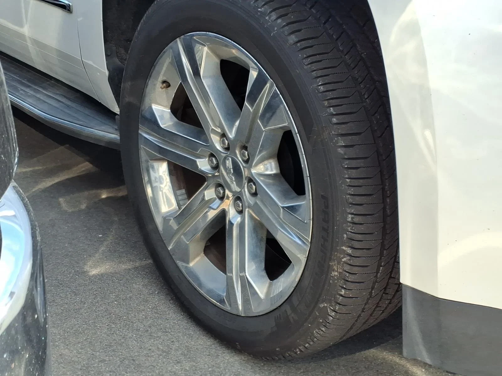 Used 2018 White Frost Tricoat GMC Denali image 8