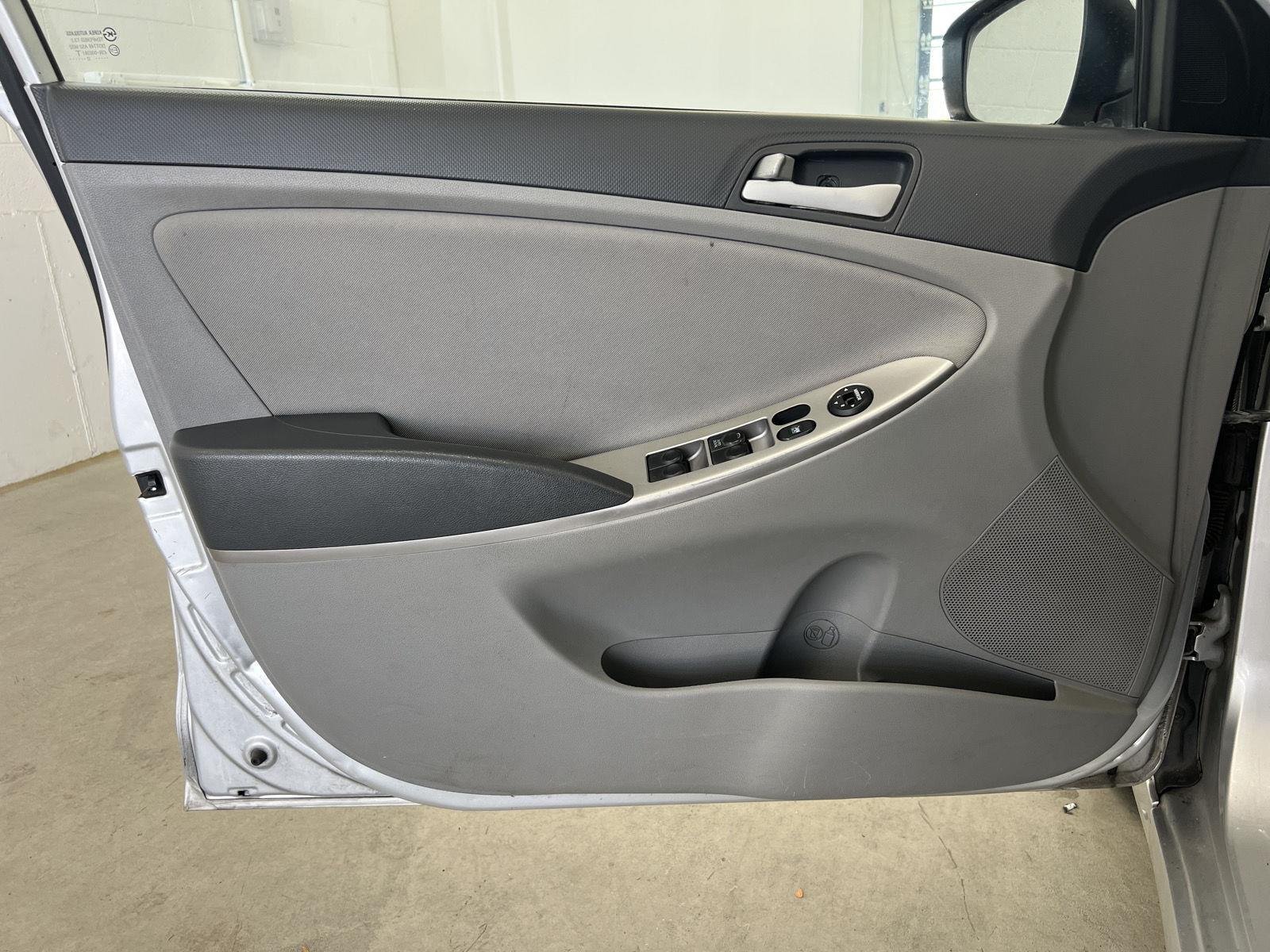 2012 Hyundai Accent GLS - Photo 11