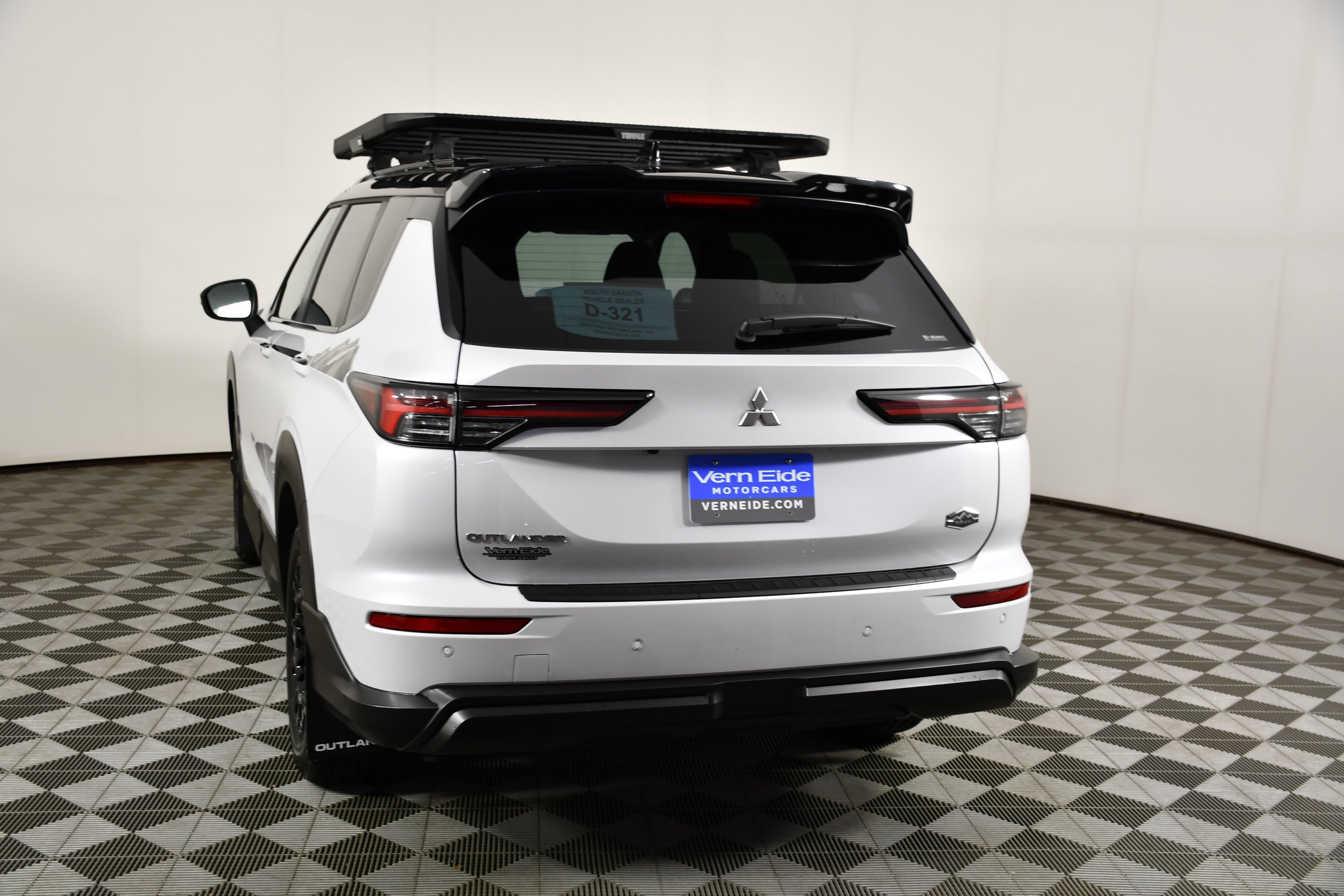 New 2026 White Diamond/Black Roof Mitsubishi Trail Edition image 7