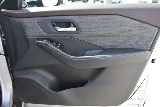 Used 2022 Silver Nissan SV image 18