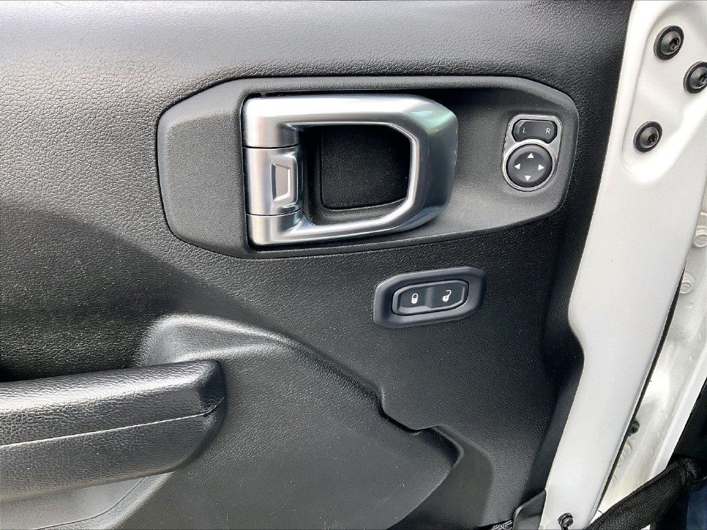 Used 2022 Bright White Clearcoat Jeep Unlimited Sport S image 33