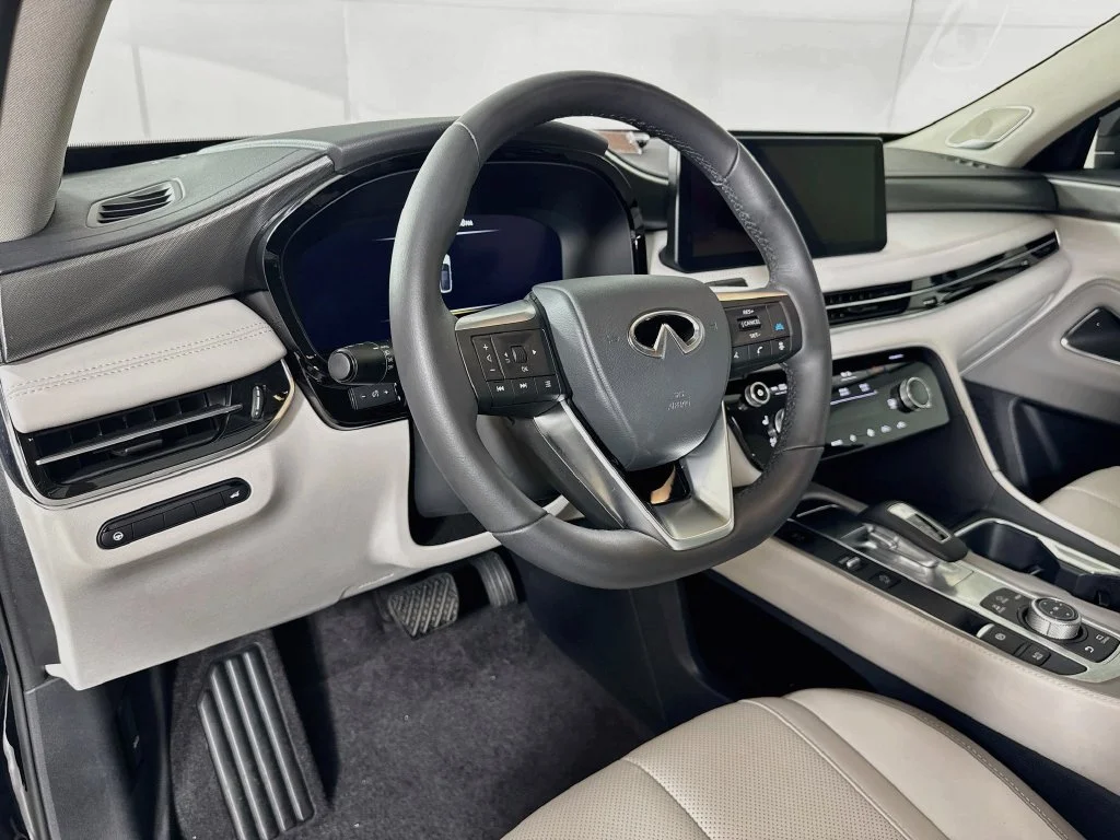 Certified Used 2027 Black INFINITI LUXE image 12