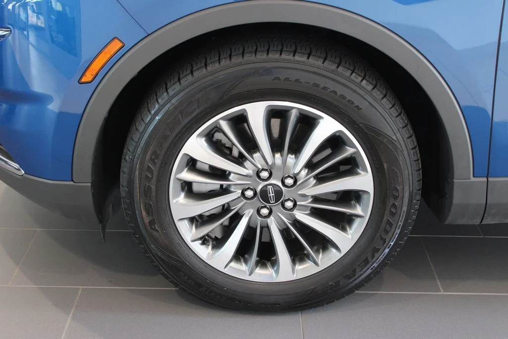 Used 2021 Blue Lincoln Reserve image 28