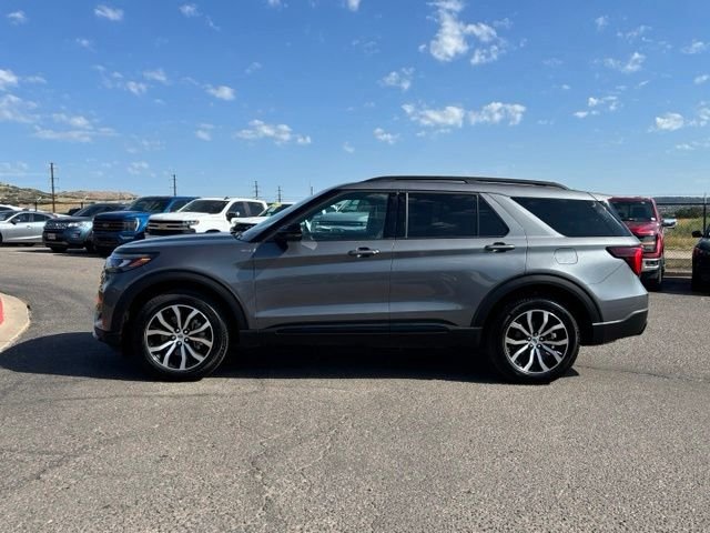 Certified Used 2025 Gray Metallic Ford ST-Line image 2