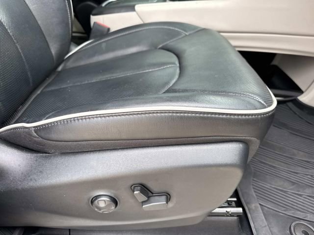 Used 2022 Gray Chrysler Limited image 31
