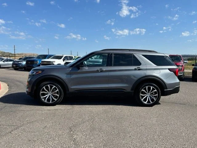 Used 2025 Gray Ford ST-Line image 2