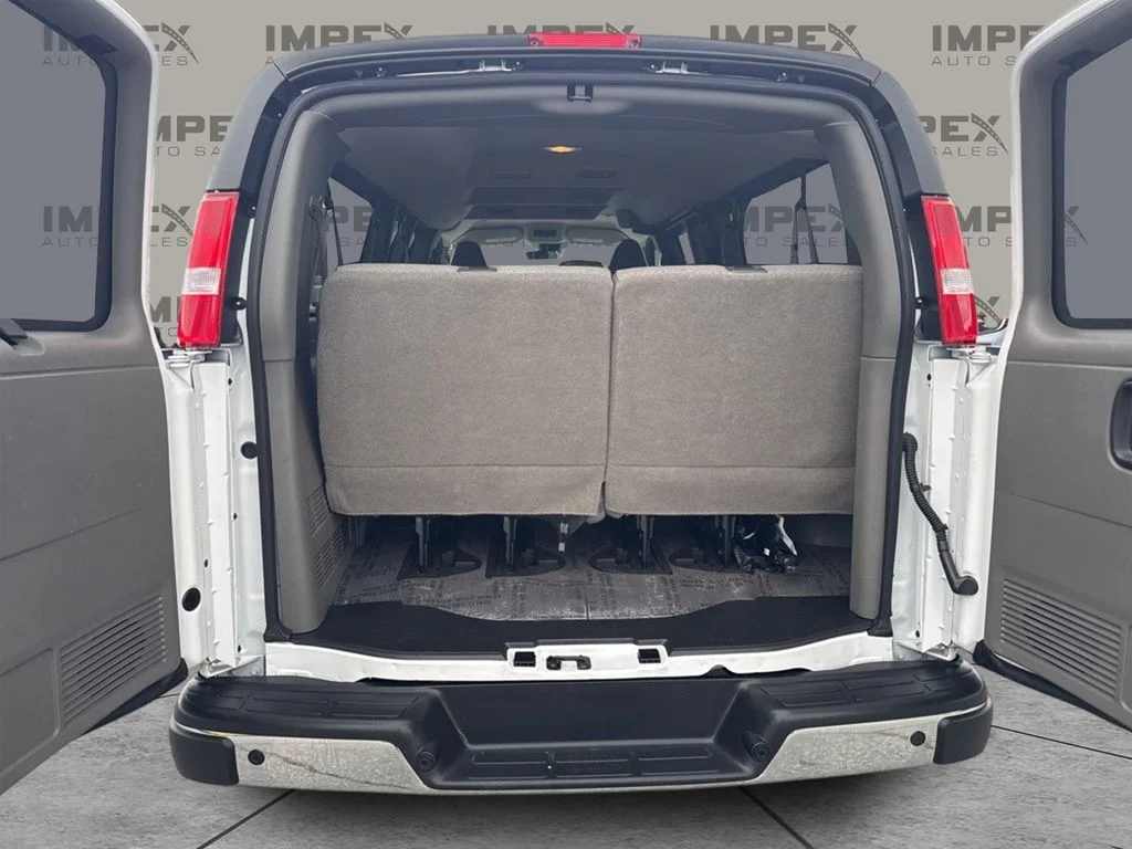 Used 2025 White Chevrolet LT image 24