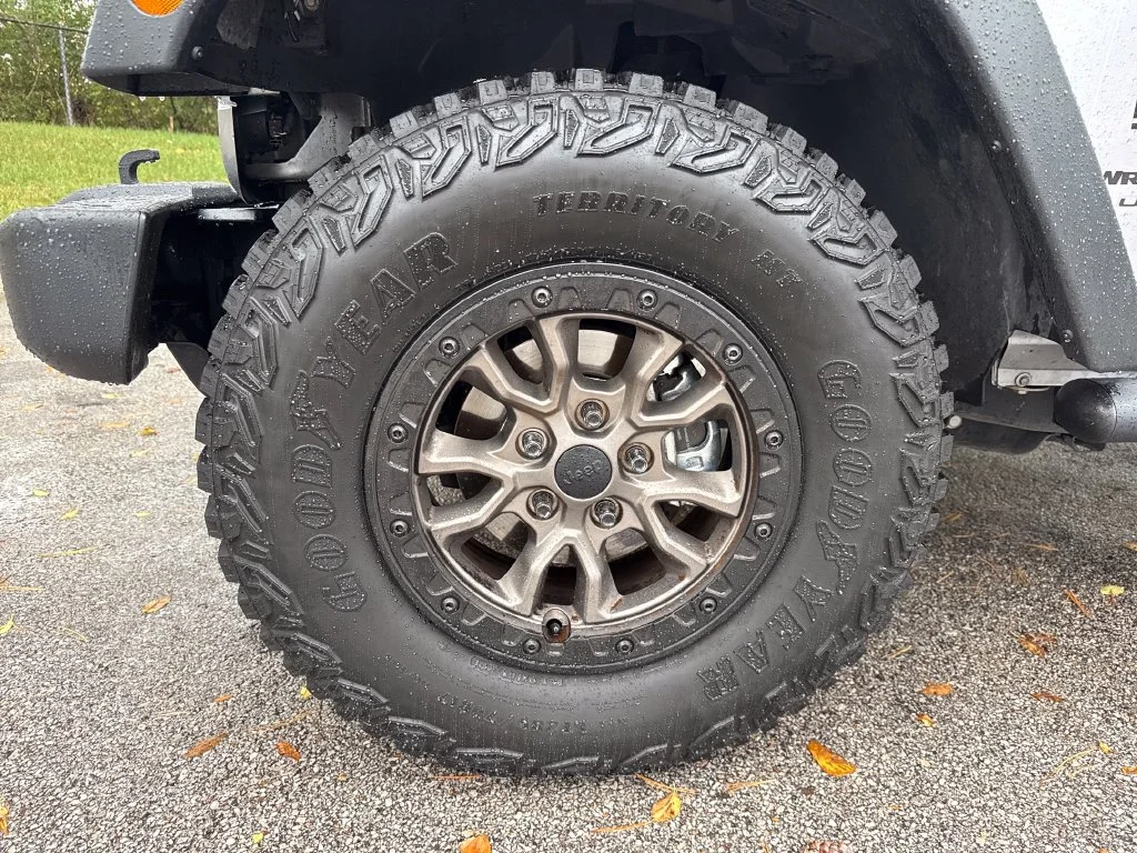 Used 2018 Silver Jeep Unlimited Sport image 10
