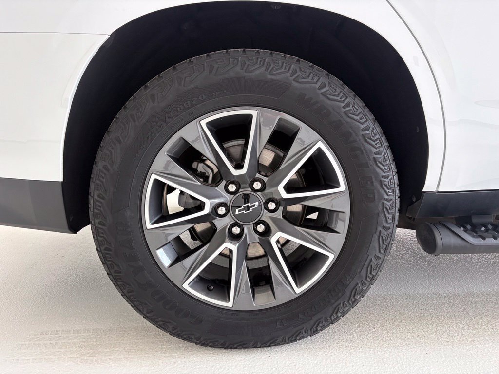 Used 2024 Summit White Chevrolet Z71 image 25