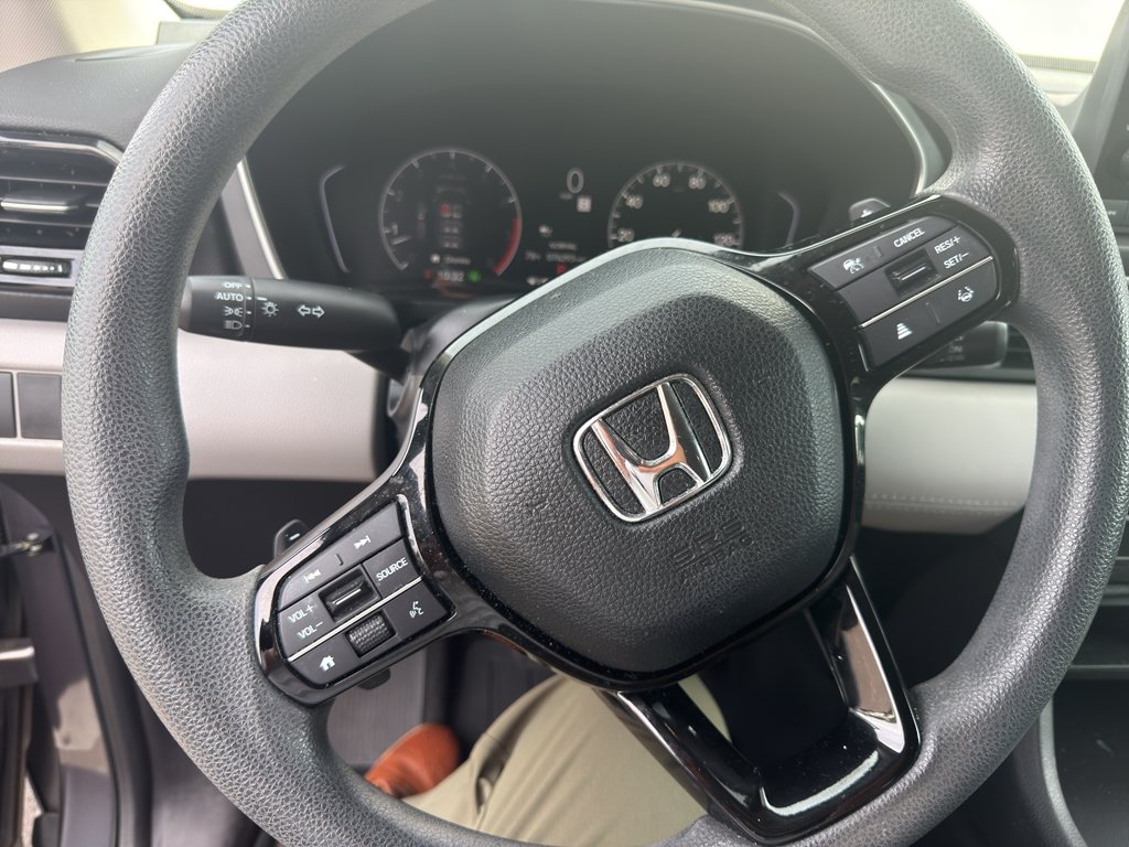 2023 Honda Pilot LX 2WD's photo