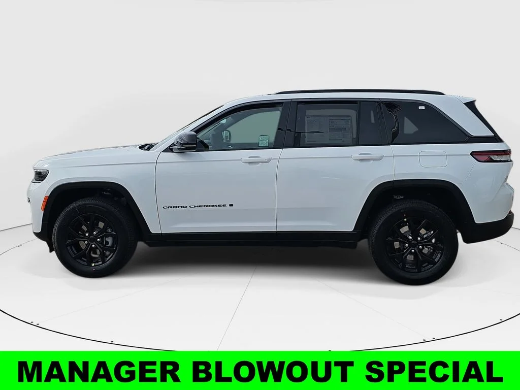 New 2026 Bright White Clear-Coat Exterior Paint Jeep Altitude image 6