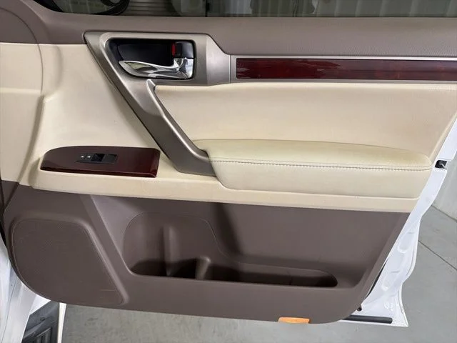 Used 2015 Starfire Pearl Lexus 460 Luxury image 23