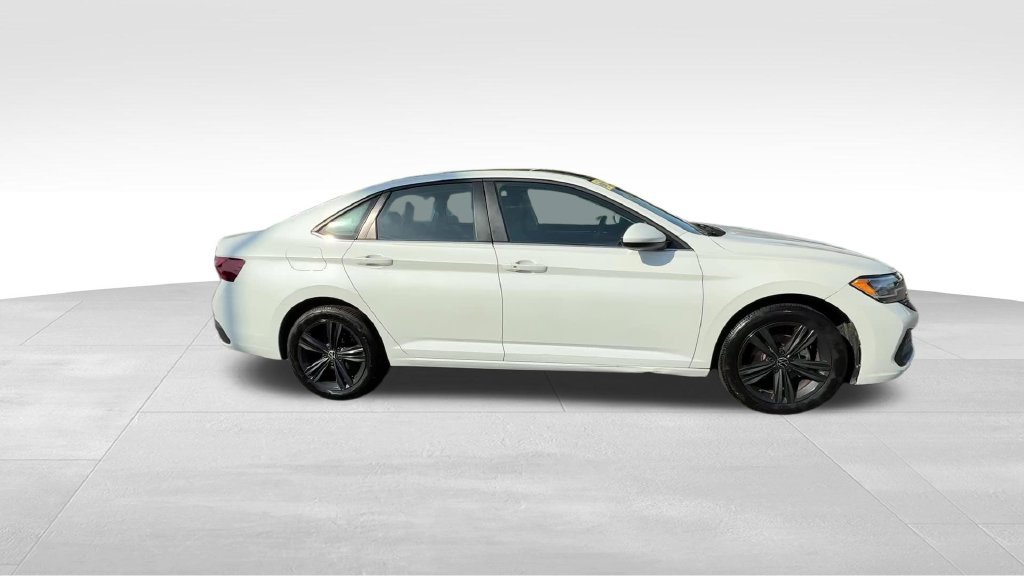 Used 2022 White Volkswagen 1.5T SE image 7