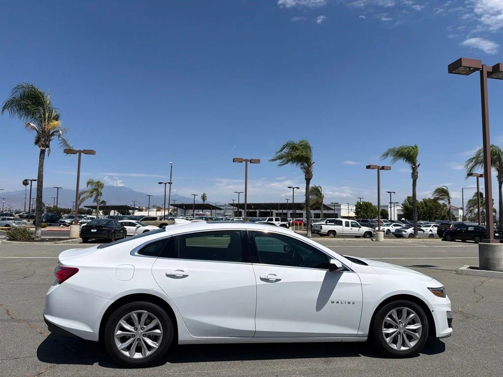Used 2022 White Chevrolet LT image 7