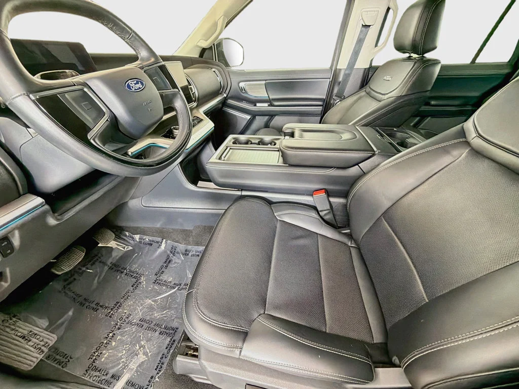 Used 2025 Gray Metallic Ford Platinum image 28