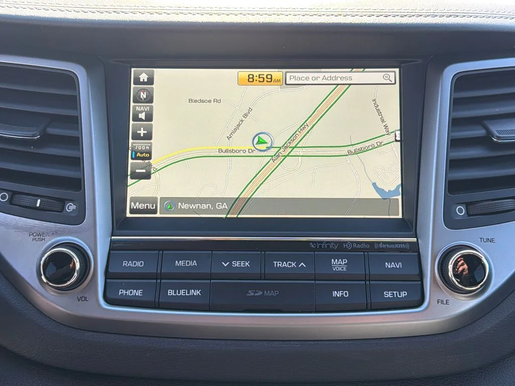 Used 2017 Black Hyundai SE Plus image 28