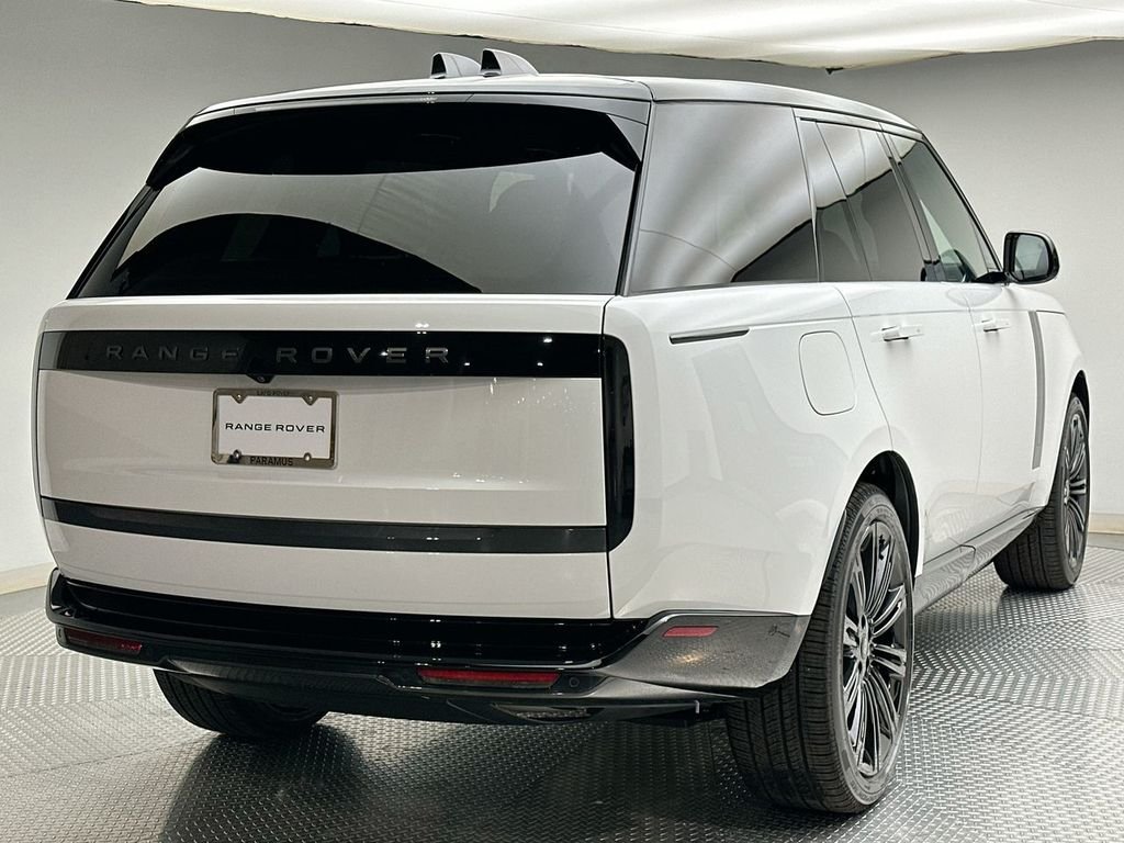 New 2027 Fuji White Land Rover SE image 3