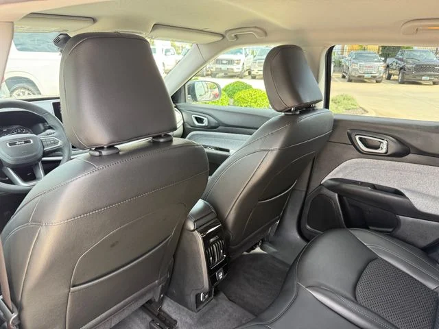 Used 2022 Gray Jeep Latitude image 23