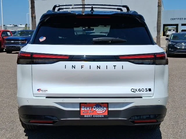 New 2026 2T RAD WHT INFINITI Sport AWD image 5