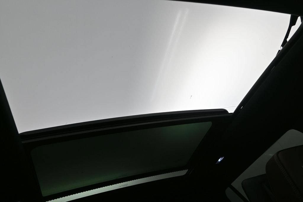 New 2026 Polar White Tricoat Chevrolet High Country image 27