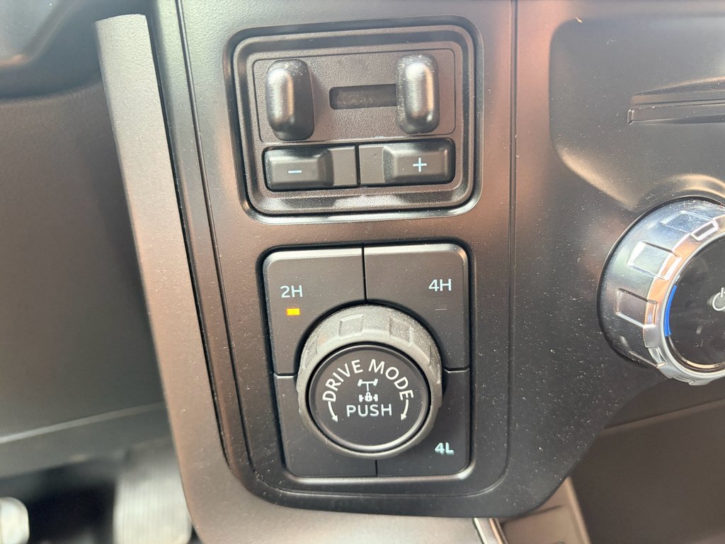 Used 2024 Agate Black Metallic Ford XLT image 21