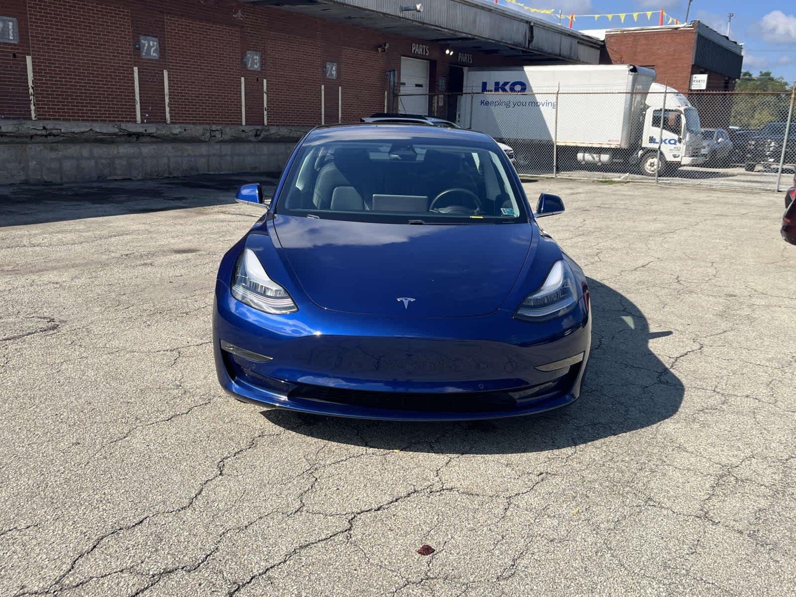 Used 2018 Deep Blue Metallic Tesla Long Range Battery image 18
