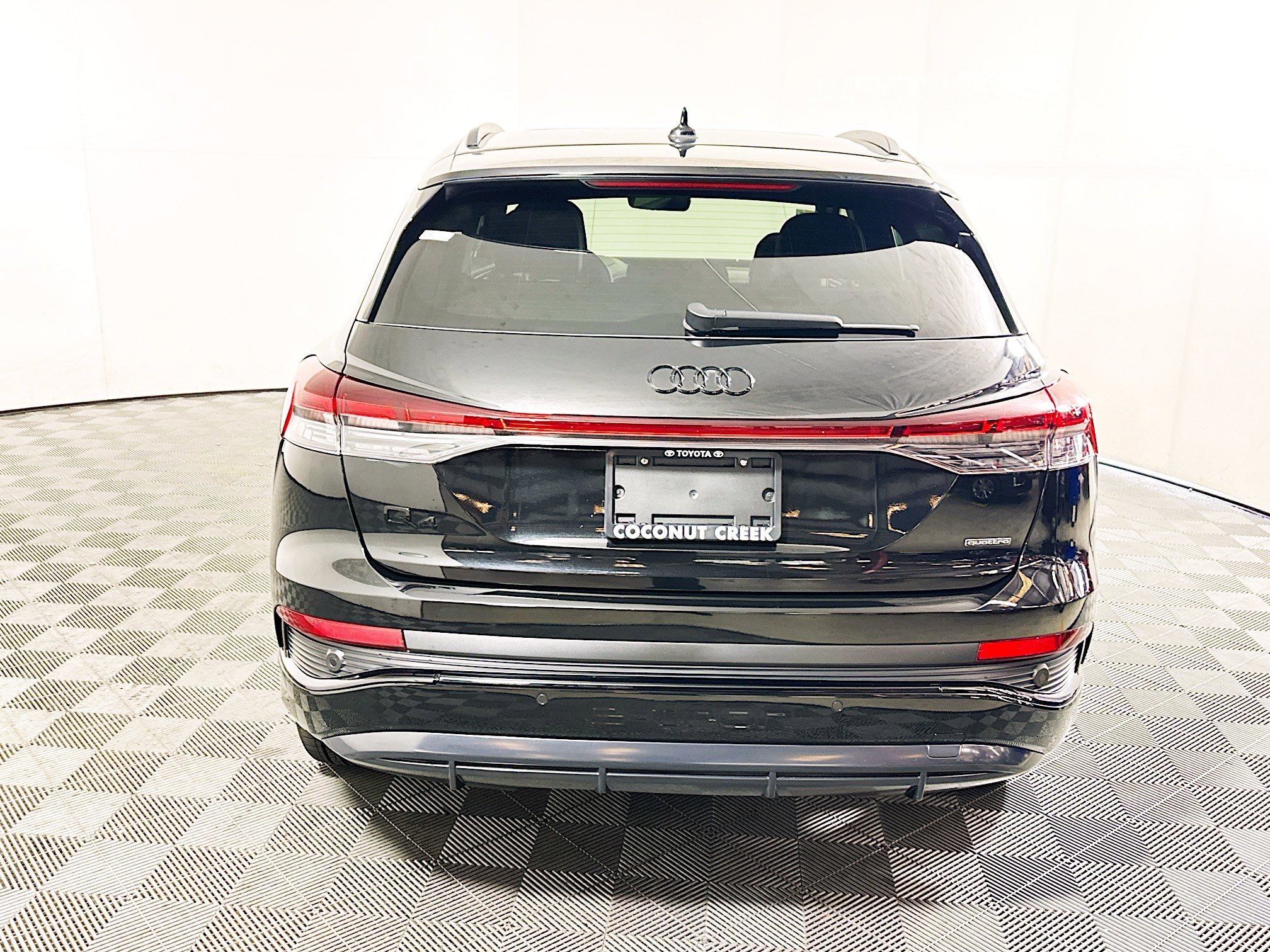 2024 Audi Q4 thumbnail 6