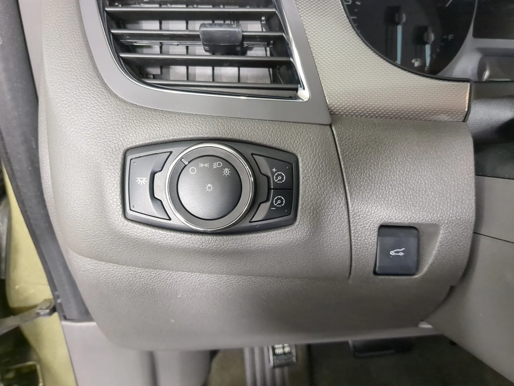Used 2013 Green Ford SEL image 27