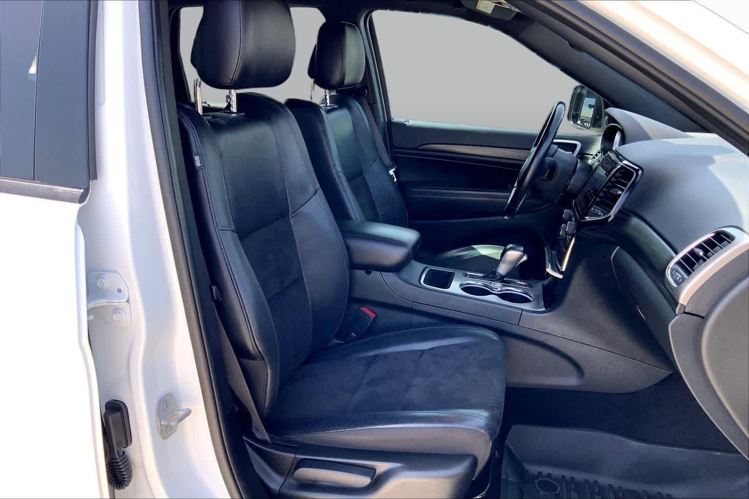 Certified Used 2022 Bright White Clearcoat Jeep Laredo X image 9