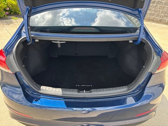 Used 2017 Lakeside Blue Hyundai SE image 11