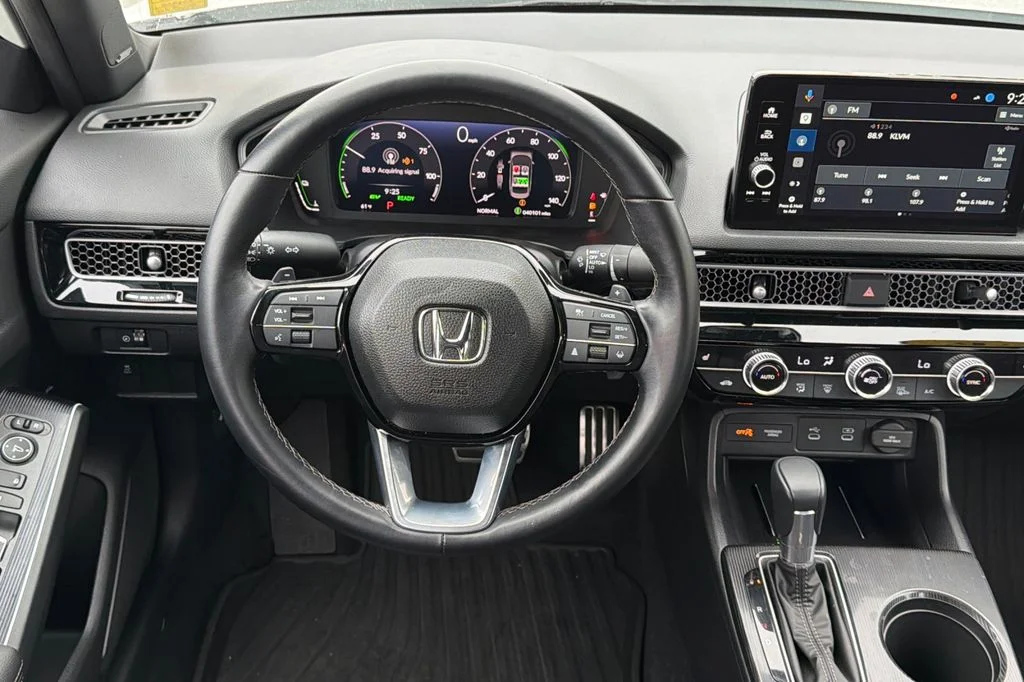 Used 2025 Platinum White Pearl Honda Sport Touring image 18
