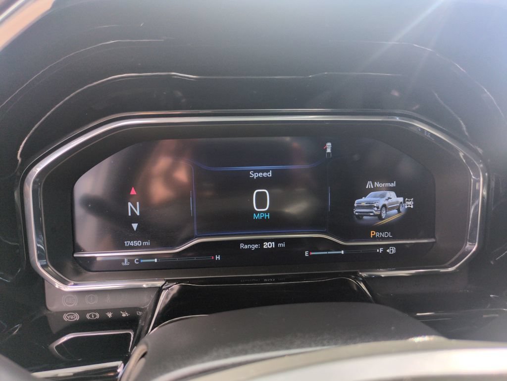 Used 2023 SUMMIT WHITE Chevrolet LT image 16