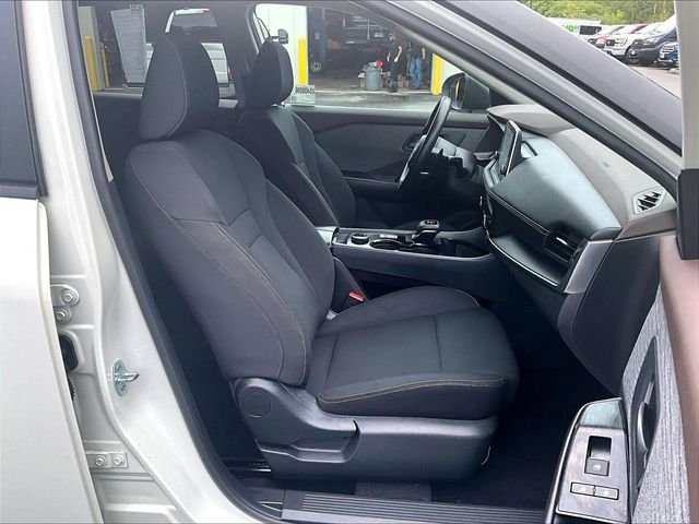 Used 2023 White Nissan S image 7