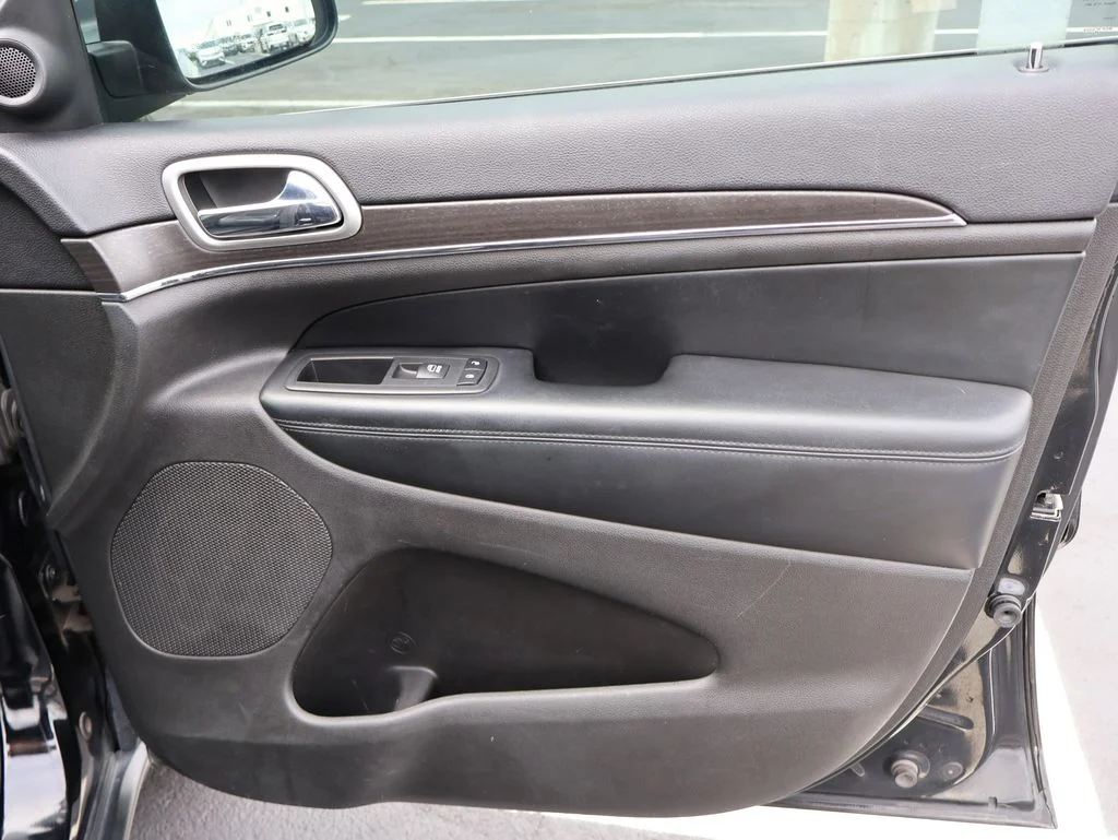 Used 2018 Black Jeep Limited image 12