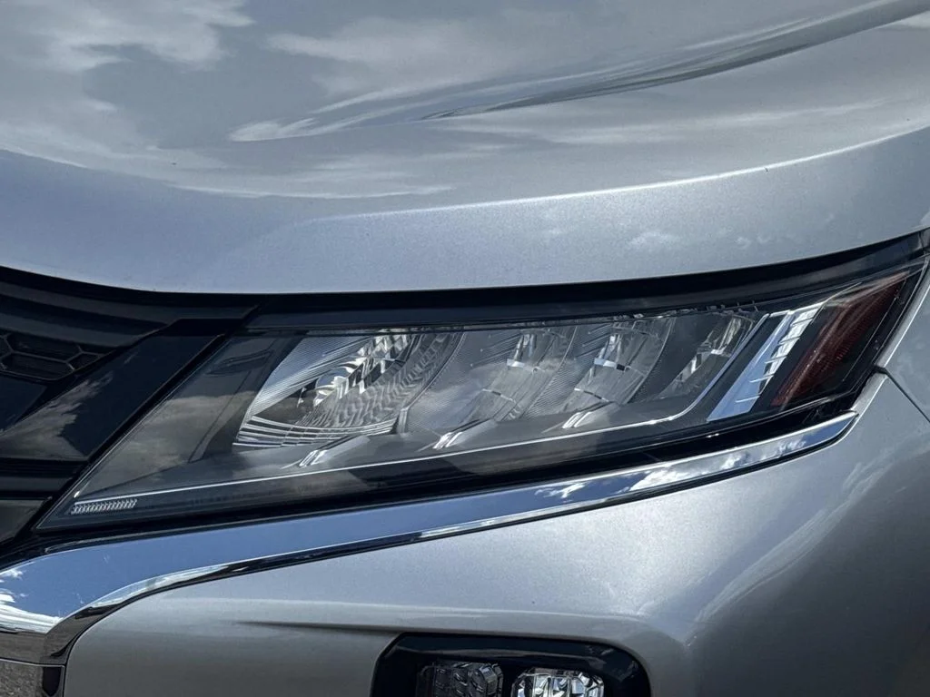 Used 2025 White Mitsubishi 2.0 LE image 5