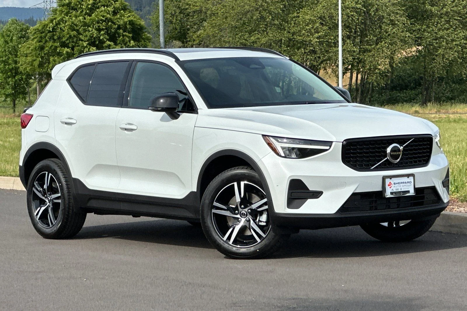 2026 Volvo XC40 B5 Core Dark AWD's photo