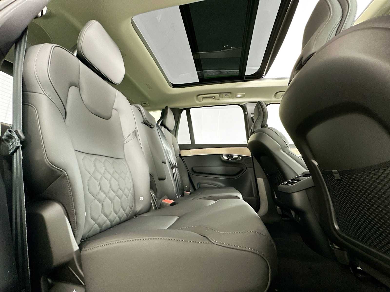 2025 Volvo XC90 Plus - Photo 27
