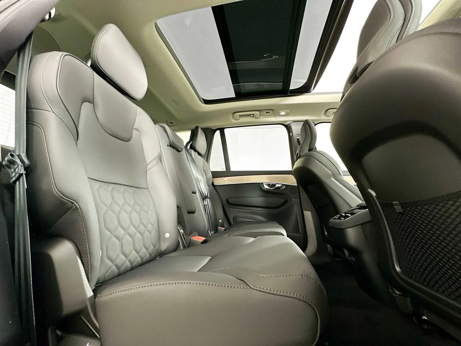 Used 2025 Crystal White Volvo Plus image 27