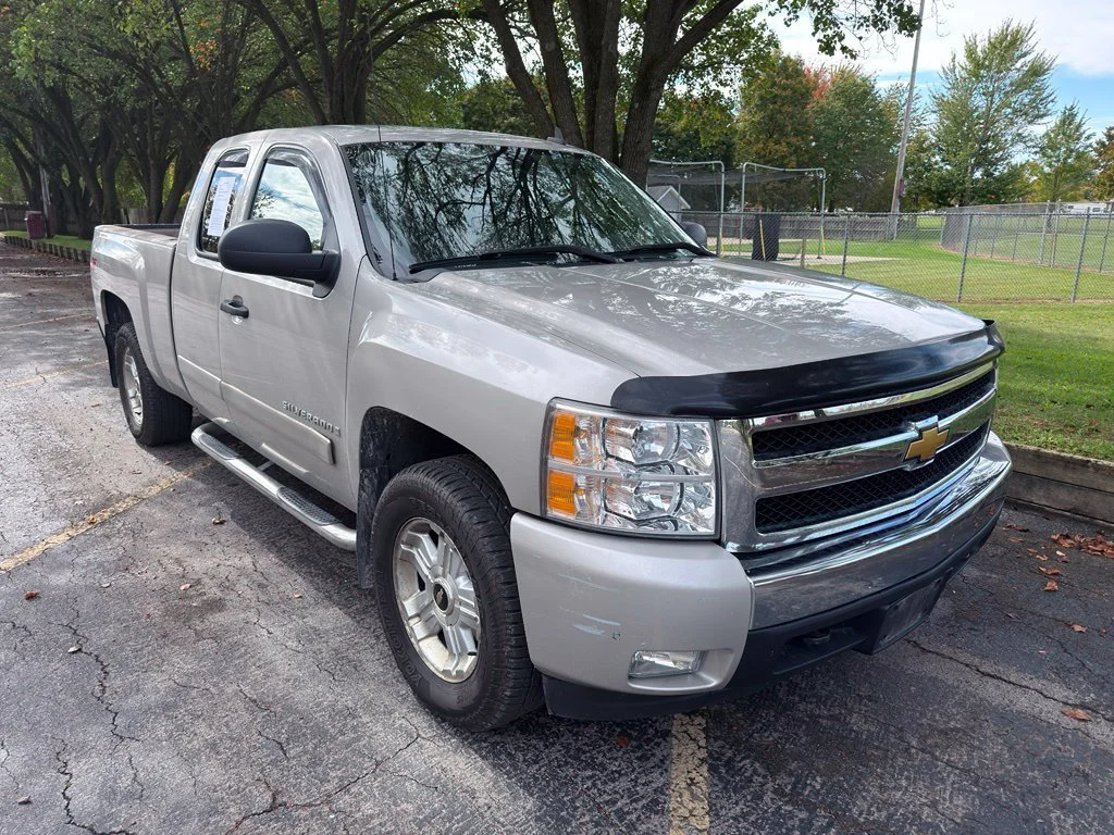 Used 2008 Chevrolet Silverado 1500 1LT with VIN 1GCEK190X8Z205051 for sale in Wellington, OH