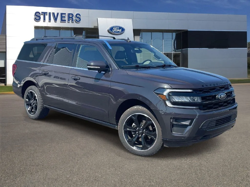 Used 2023  Ford Limited image 1