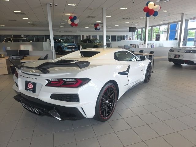Used 2023 White Chevrolet Z06 image 6