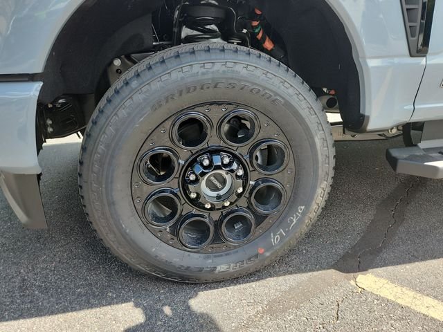 New 2026 Glacier Gray Metallic Tri-Coat Ford F-250® Lariat® image 12