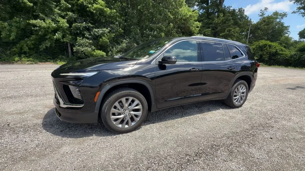 Used 2025 Black Buick Preferred image 4