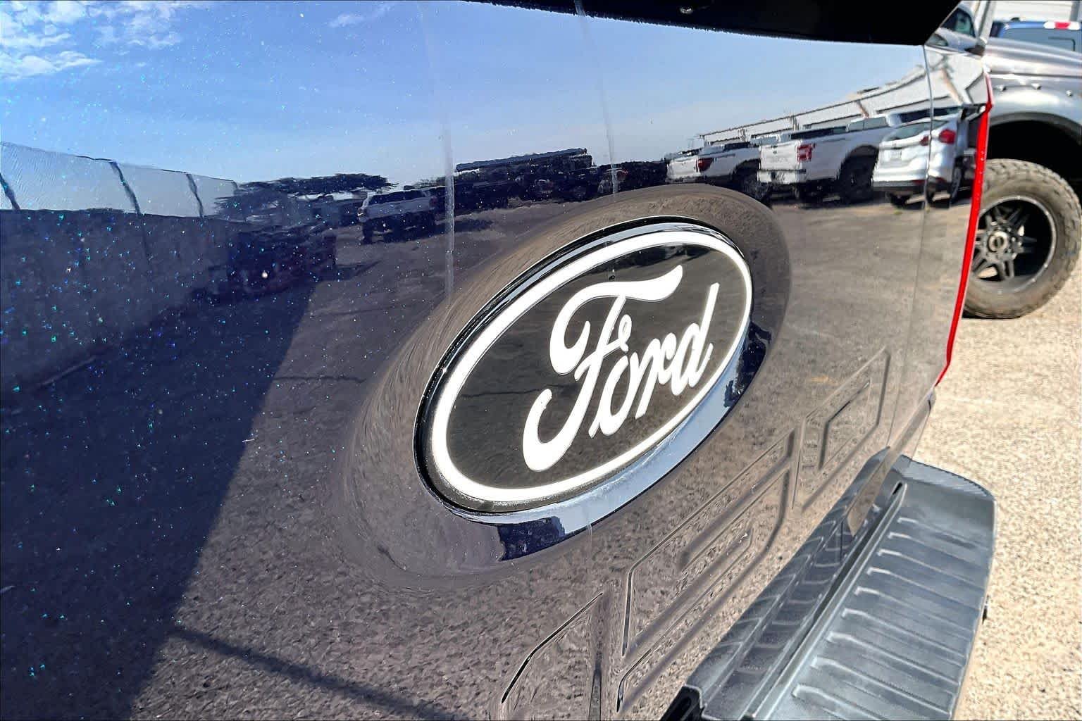Used 2025 Antimatter Blue Metallic Ford Platinum image 30