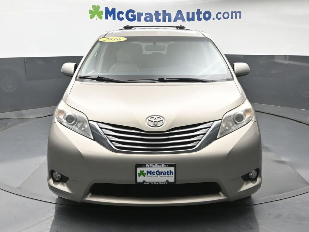 Used 2016  Toyota XLE Premium image 5