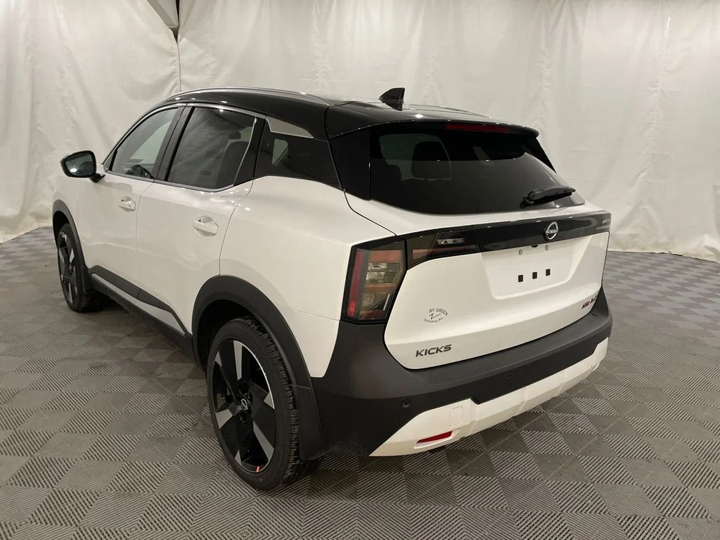 New 2026 Aspen White TriCoat / Super Black Two-tone Nissan SR image 8