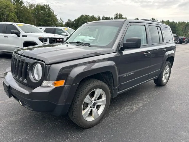 Used 2015 Granite Crystal Clearcoat Metallic Jeep Sport image 3
