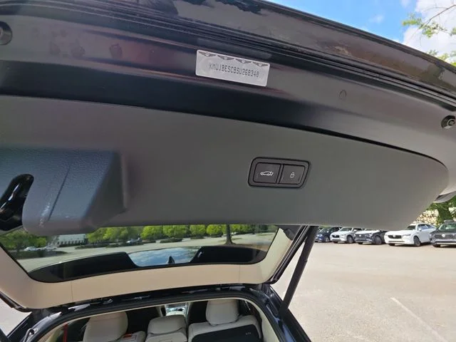 Used 2025 Black Genesis 3.5T e-SC image 26